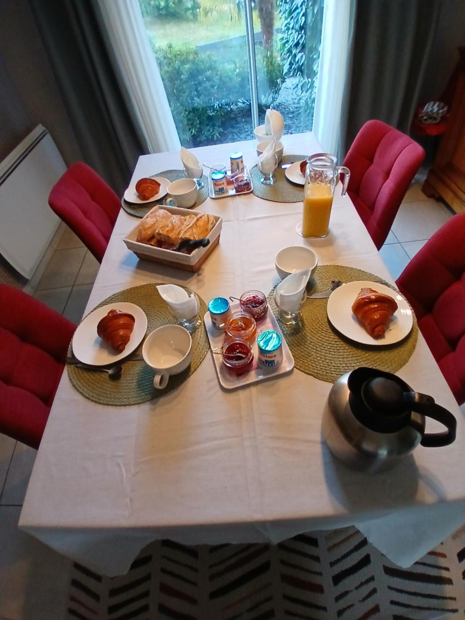 Chez Bernard Et Nicole Bed & Breakfast Betton Dış mekan fotoğraf